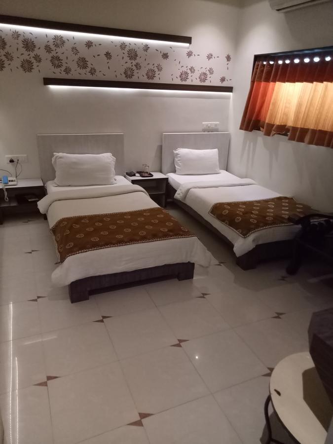 Prithvi Hotels Ахмедабад Екстер'єр фото