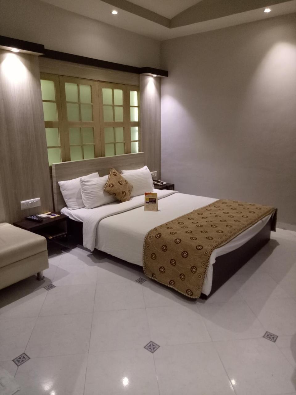 Prithvi Hotels Ахмедабад Екстер'єр фото